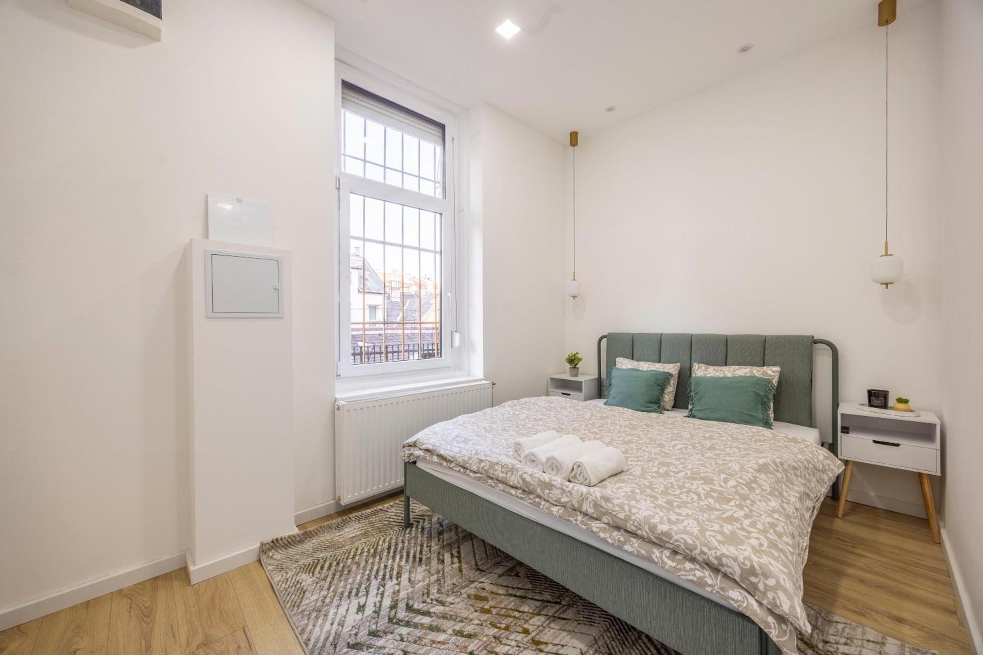 Lejlighed Located Grand With 4 Bedrooms *