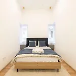 Central Located Grand Residence With 4 Bedrooms