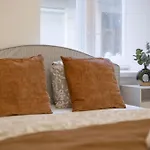 Central Located Grand Residence With 4 Bedrooms