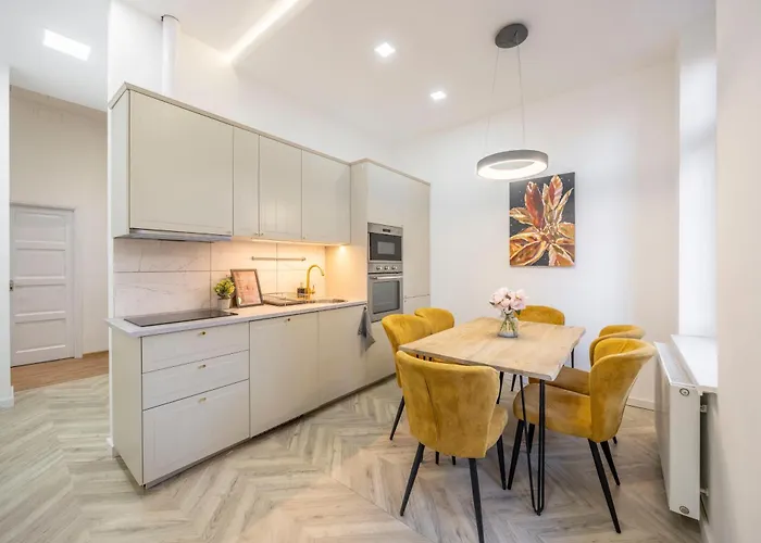 Central Located Grand Residence With 4 Bedrooms