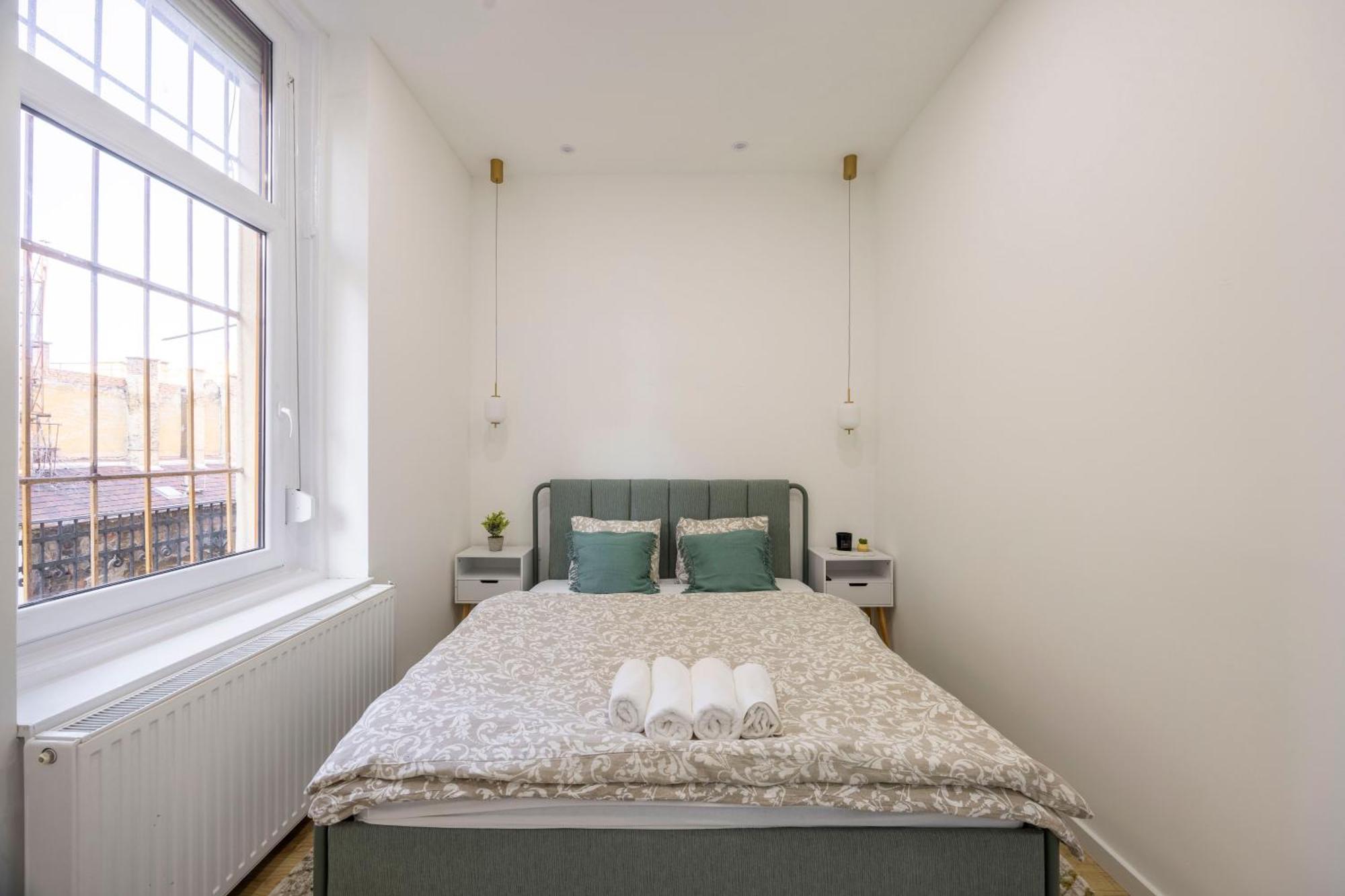 Apartment Located Grand With 4 Bedrooms *