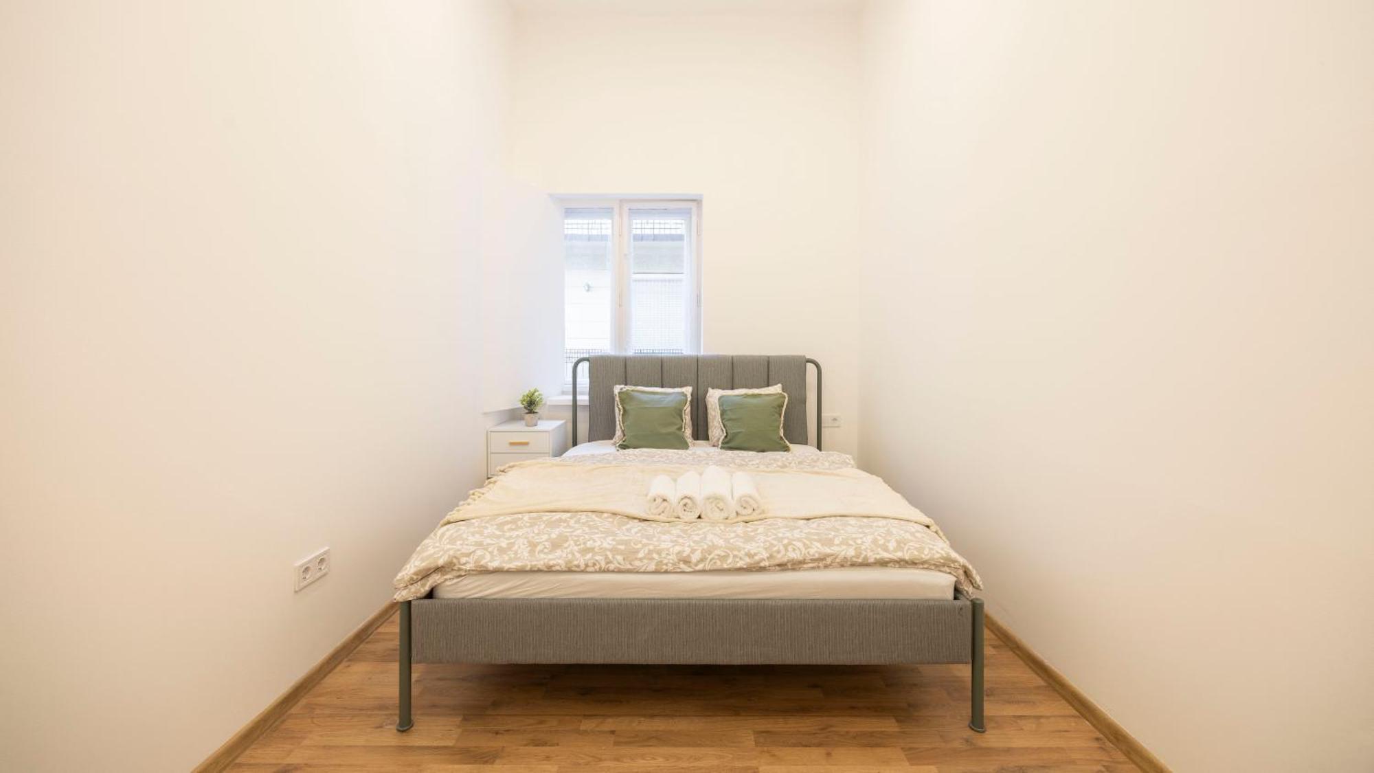 Located Grand With 4 Bedrooms *