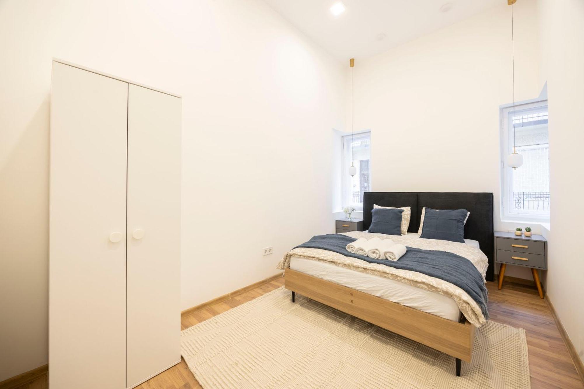 Located Grand With 4 Bedrooms * Budapest