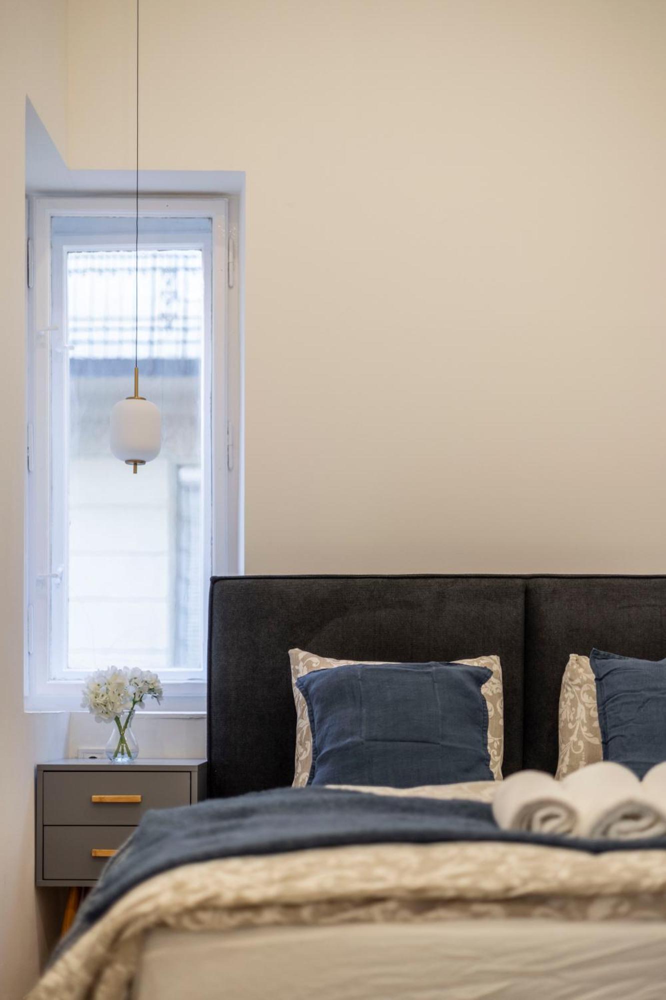 Located Grand With 4 Bedrooms Apartment *