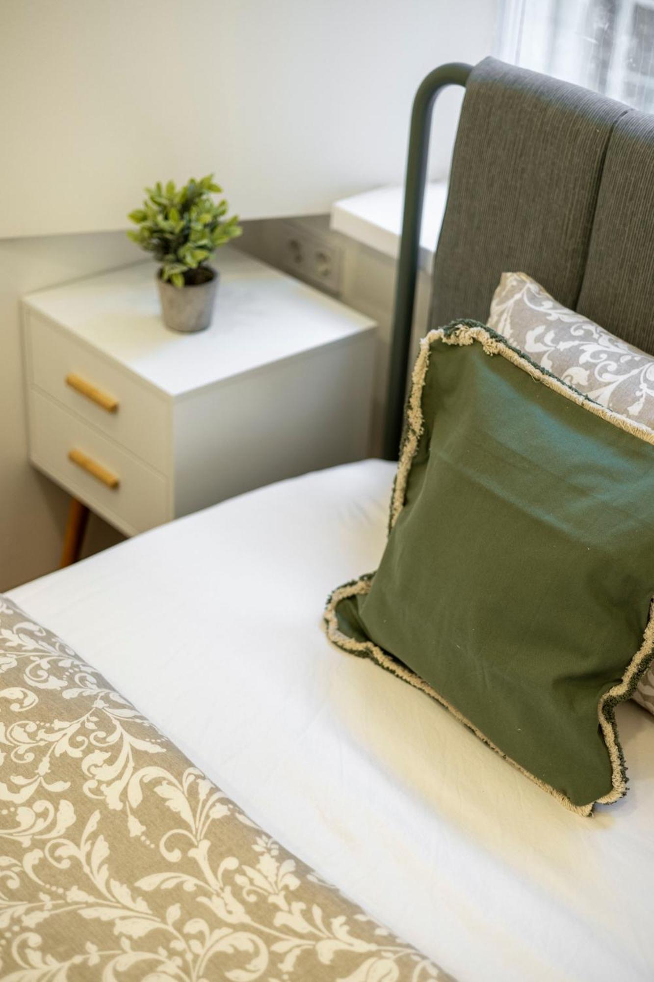 Apartment Located Grand With 4 Bedrooms Budapest