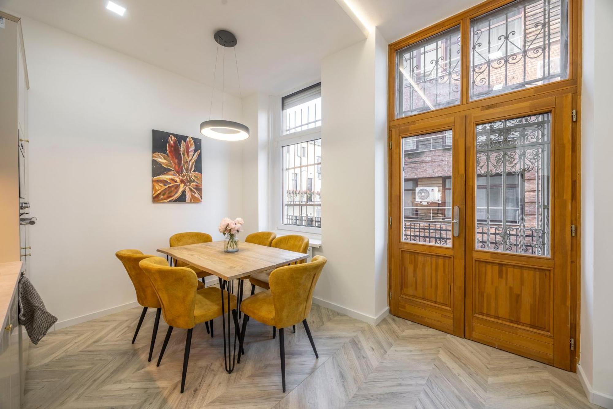 Apartment Located Grand With 4 Bedrooms